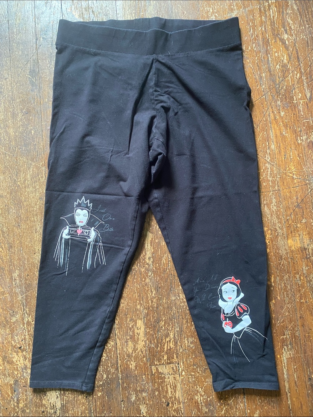 Women’s Disney Princess Cropped Leggings w/ Snow White & Evil Queen Size XL